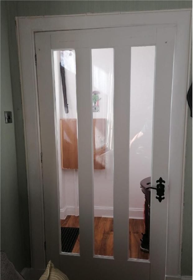 1 Bed In The Outskirts Of Edinburgh, Free Wifi & Street Parking, Self-Catering Διαμέρισμα Broxburn Εξωτερικό φωτογραφία