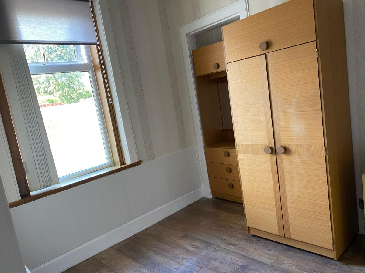 1 Bed In The Outskirts Of Edinburgh, Free Wifi & Street Parking, Self-Catering Διαμέρισμα Broxburn Εξωτερικό φωτογραφία